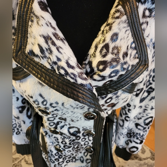 Bebe Snow Leopard Print Faux Fur Jacket Designer Celebrity Luxury #734 - Picture 11 of 16